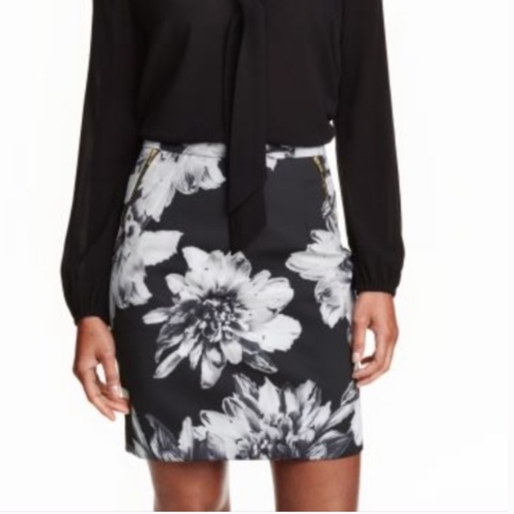 H&M Mini Pencil Skirt ~ Floral ~ Black & White ~ Size 6